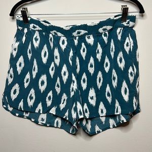 Silk Equipment Femme Blue and white shorts